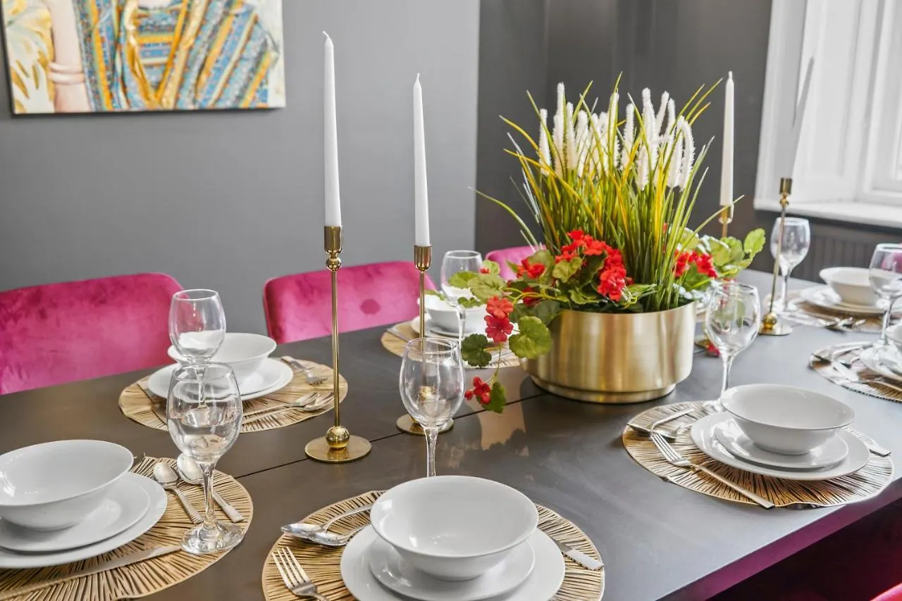 30 Percent Off! Central 5 Bed In Whitby - Games Room - Parking - Hot-Tub 0*,  United Kingdom