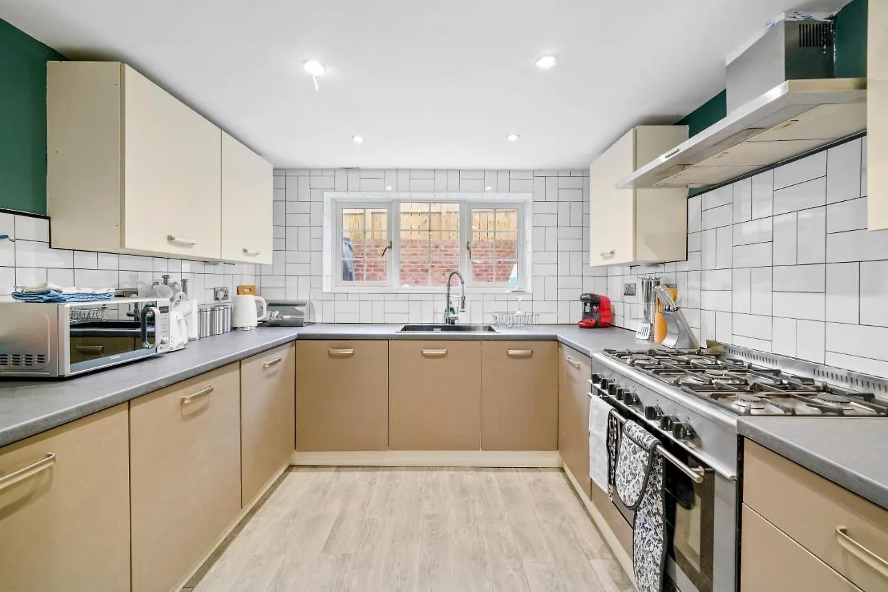 30 Percent Off! Central 5 Bed In Whitby - Games Room - Parking - Hot-Tub Holiday home
