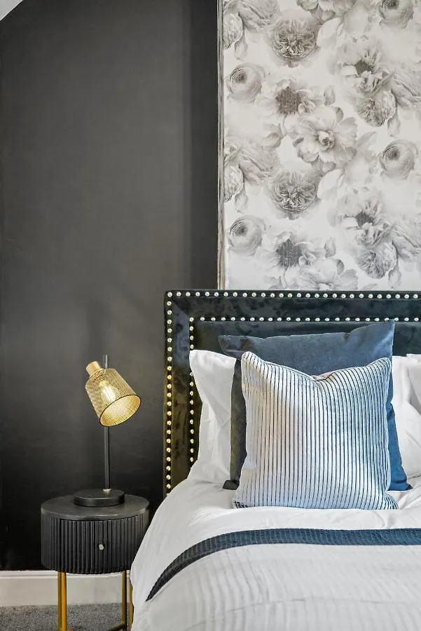 30 Percent Off! Central 5 Bed In Whitby - Games Room - Parking - Hot-Tub United Kingdom
