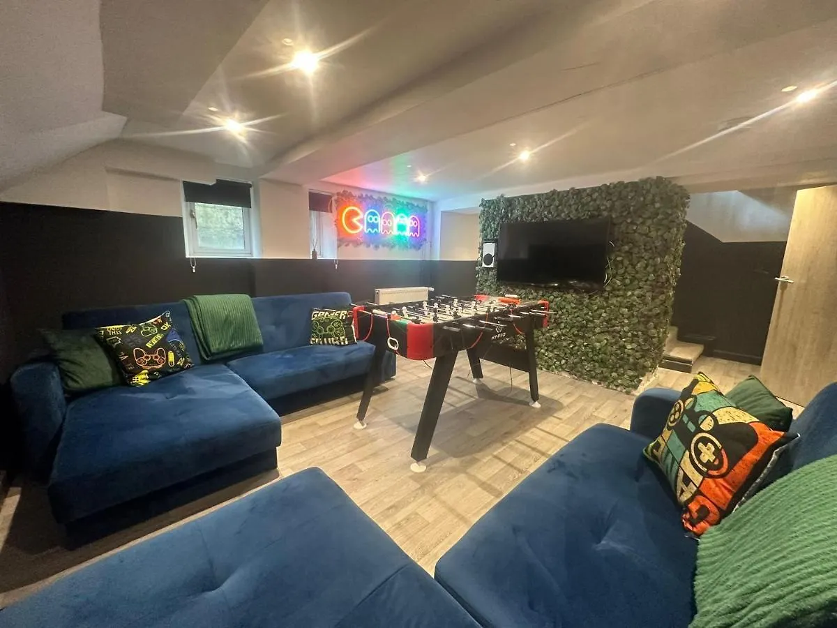 Holiday home 30 Percent Off! Central 5 Bed In Whitby - Games Room - Parking - Hot-Tub
